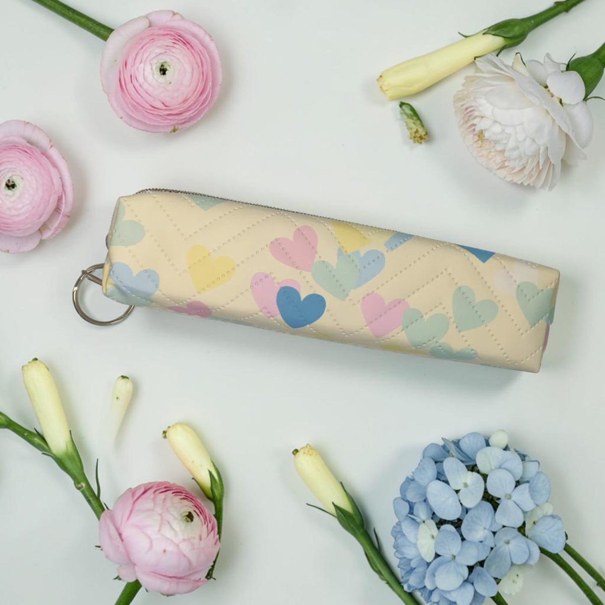 Trousse cœurs pastel