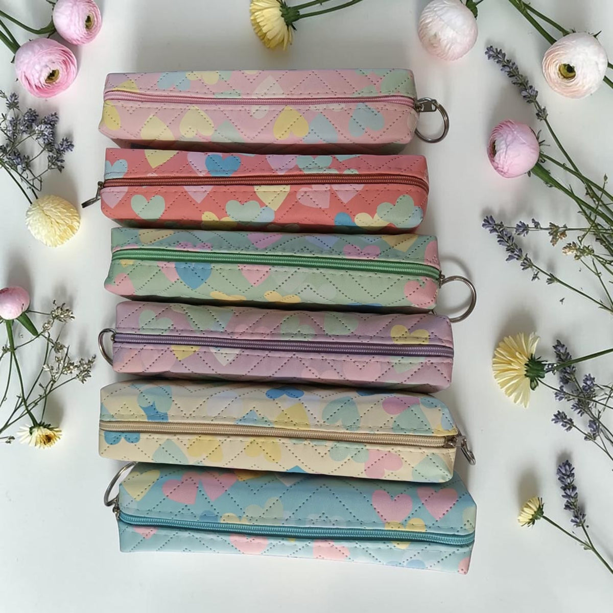 Trousse cœurs pastel