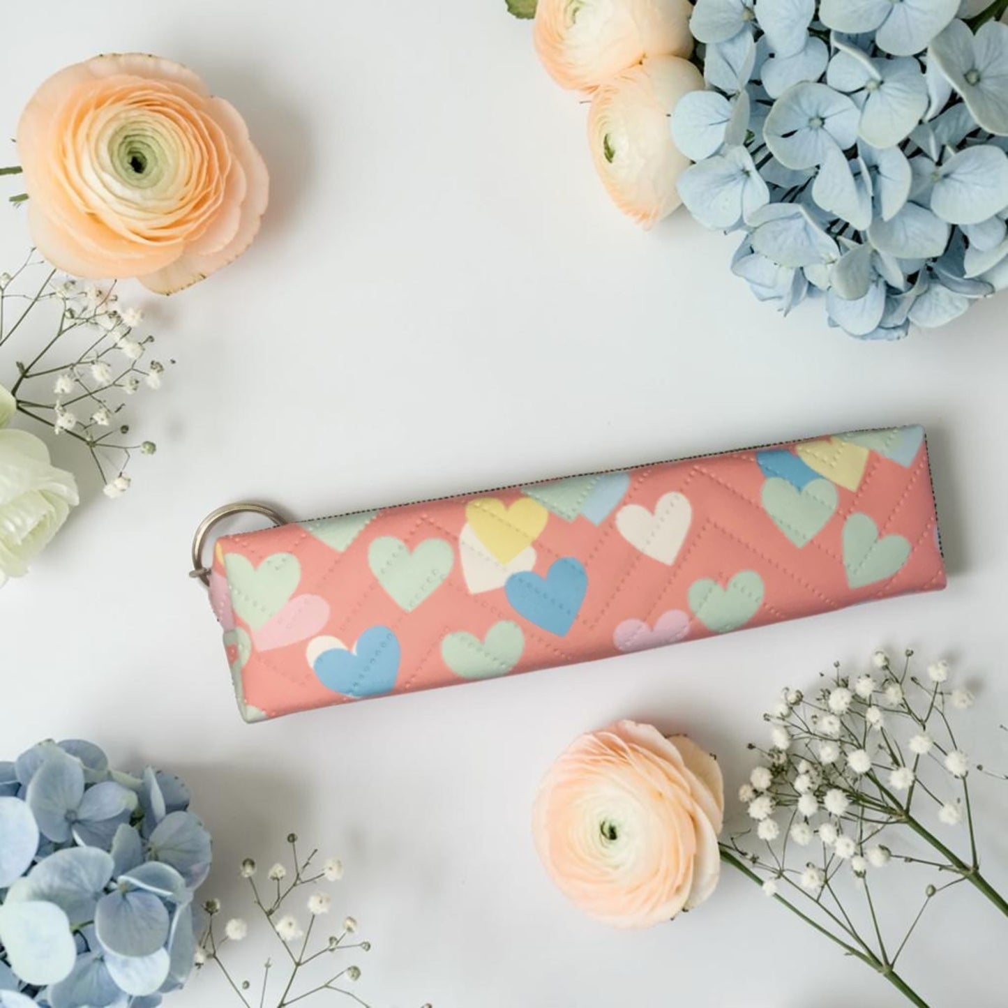 Trousse cœurs pastel